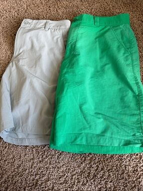Under Armour Men’s Flat Front golf Shorts in Grey and Green size 36